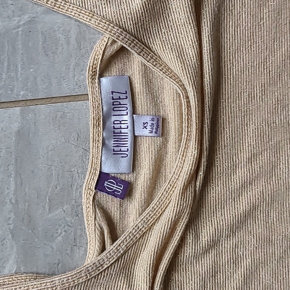 Jennifer Lopez shimmering tank - Picture 2 of 3